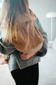 Die Bluse ist von zwei Seiten tragbar! Die Knöpfe sehen auch am Rücken zauberhaft aus