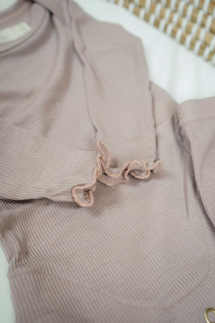 Langarmbody mit Rüschen aus Merinowolle