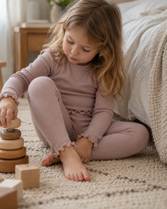 Merino-Set mit Rüschen in Malve: Langarmshirt und Leggings für Kinder