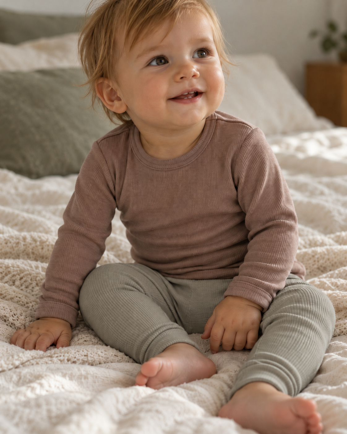 Merino-Set für Babys: Langarmshirt in Hasel und Leggings in Kiesel